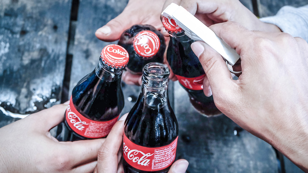 Coca-Cola: Kunden reagieren genervt auf neuen Flaschenverschluss