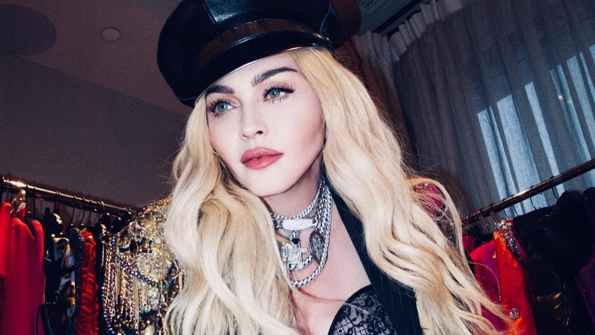 Madonna schockt Fans oben ohne auf Instagram