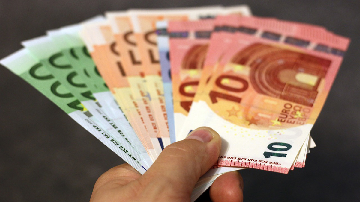 Frau verdient mit ChatGPT jeden Monat 611 Euro nebenbei