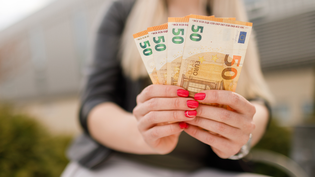 Bis zu 7.000 Euro sparen: Mit diesen Tricks klappt es in einem Jahr